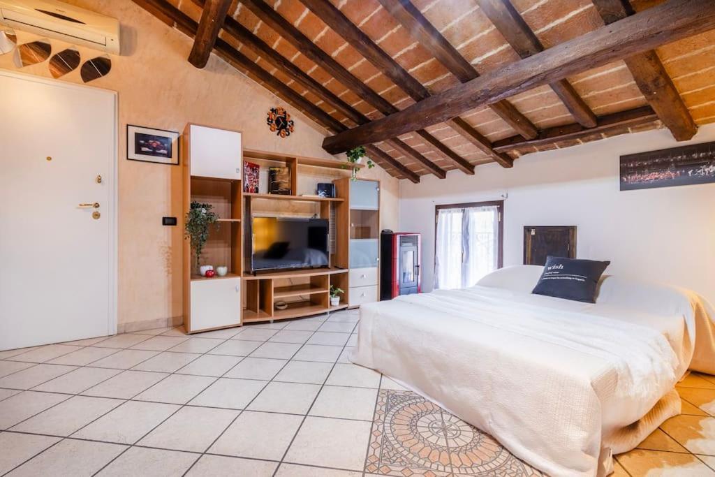Apartamento Ferrari Museum & Train Station - Il Cavallino Loft